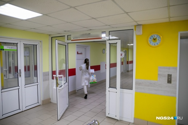 Мужчина 4 дня страдал дома от боли в животе из-за страха вируса. У него оказался аппендицит