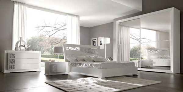 Большой шкаф в интерьере