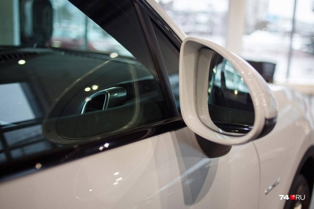 Им кризис нипочем: список автомобилей, которые пока не подорожали из-за падения рубля