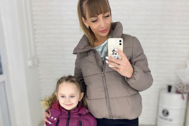 Молодая мать рассказала, как ее 6-летняя дочь могла заразиться коронавирусом