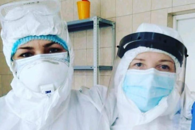 Еще одна бригада медиков из 20-й больницы вышла из изоляции и вернулась домой