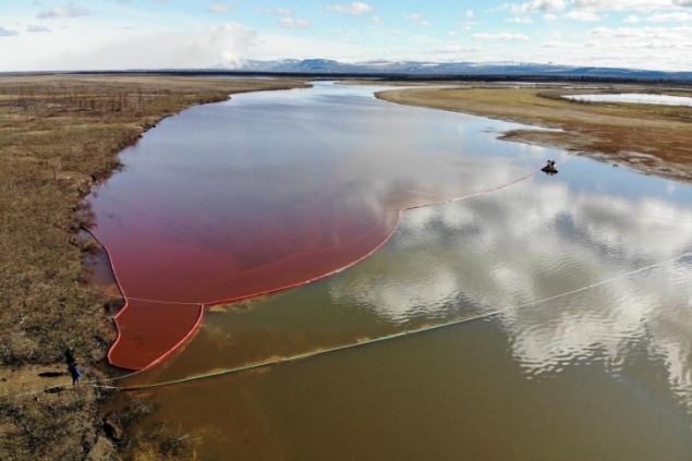 В Норильске из-за разлива дизтоплива объявлен режим ЧС всероссийского масштаба