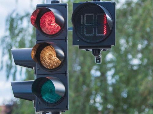 Поврежденные светофоры после майских ураганных ветров на трех перекрестках города будут восстановлены