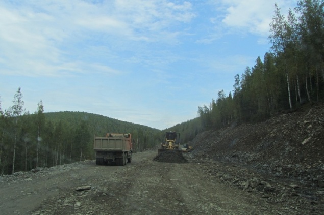 Серная кислота все-таки вытекла из грузовика, который перевернулся в Северо-Енисейском районе