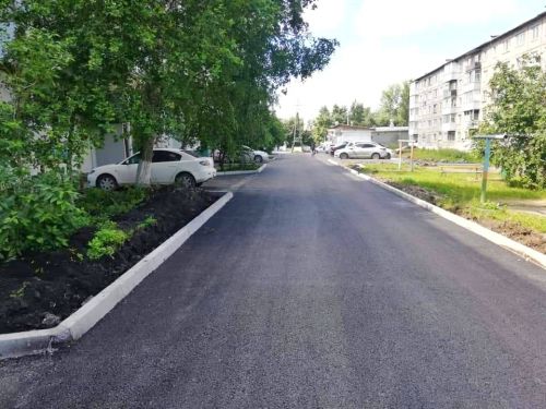 В Ачинске продолжается благоустройство дворовых территорий