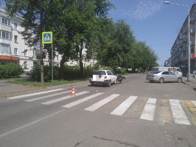 В Железногорске пожилой водитель сбил мать с коляской и детьми