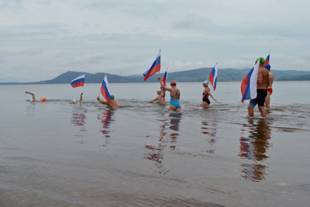 Восемь спортсменов отправились в 3-дневный заплыв в холодной воде Енисея из Новосёлово