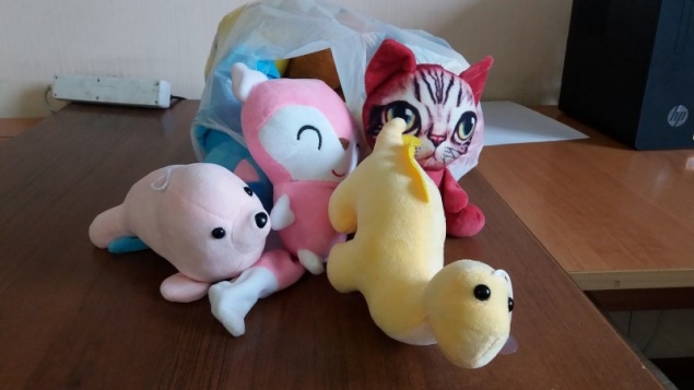 Назаровец украл из автомата 25 игрушек и потерял половину по дороге