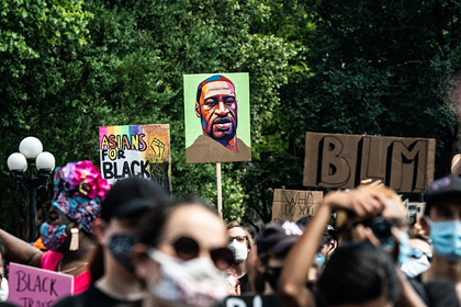 Полицейские в США застрелили еще одного чернокожего мужчину при задержании