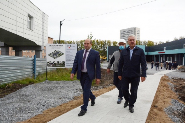 Сегодня Александр Усс посетил стройплощадку нового медицинского центра в Ачинске