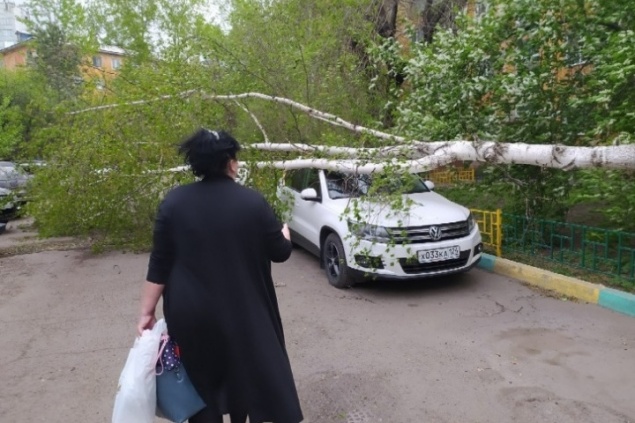 На Красноярск вновь надвигается сильный ветер