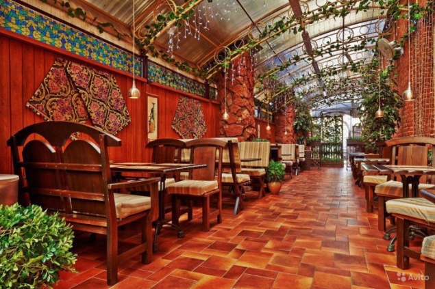 Губернатор запретил работу кафе и баров после 23:00