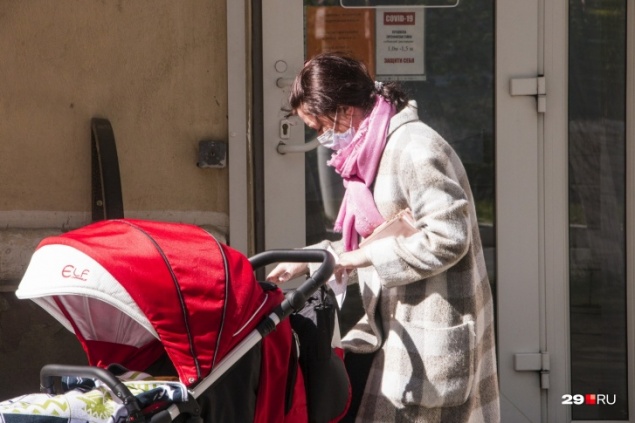 Путин предложил увеличить оплату больничных родителям дошкольников