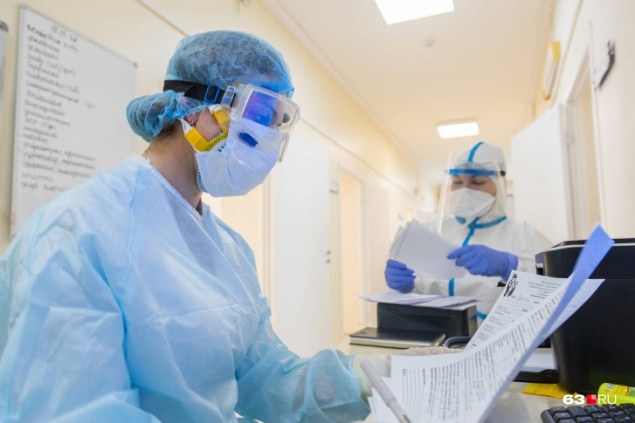 Врачи назвали четыре ранних симптома коронавируса