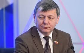 Депутат Госдумы Сергей Натаров предложил пересмотреть стоимость обучения студентов на время дистанта