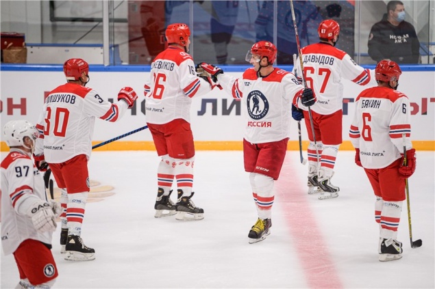 «Бросаем вызов пандемии»: Ночная хоккейная лига присоединилась к социальной акции «Спасибо врачам»