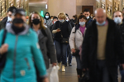 Инфекционист рассказал о мешающих выходу на плато по коронавирусу людях