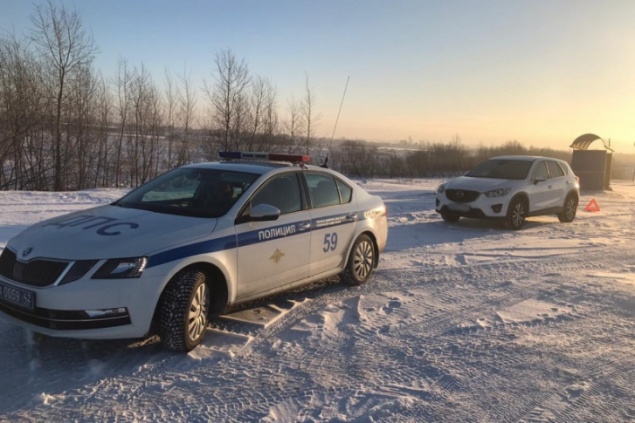 Туристов из Красноярского края в заглохшей машине на трассе в Шерегеш чудом удалось спасти
