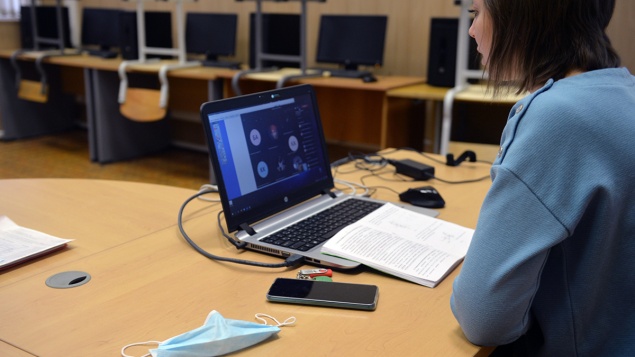 В России могут снизить плату за дистанционное обучение в вузах