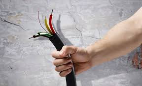 В красноярской Ветлужанке электромонтер взялся не за свое дело на стройке и погиб