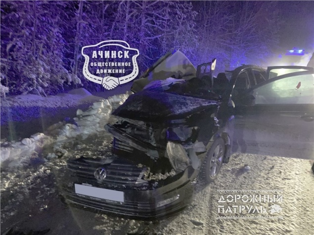 Под Ачинском пьяный на Volkswagen врезался в поднимавшуюся на гору фуру. Два человека погибли