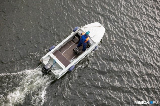 Спасатели выловили из Енисея тело мужчины