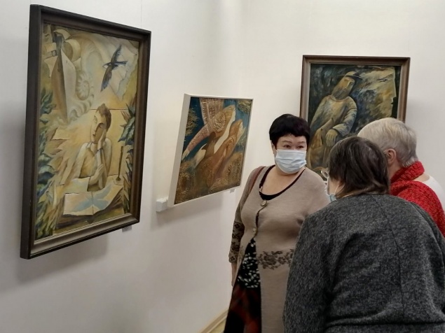 Более 200 работ 42 художников и мастеров ДПИ из Ачинска представлены на выставке «Этюд»