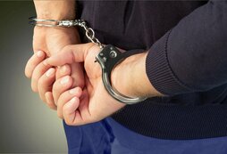 Красноярец назвал себя «смотрящим на районе» и обманул 13 человек