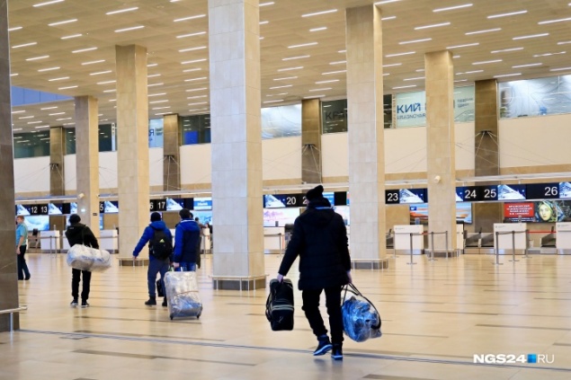 Пассажирка рейса Москва — Красноярск покурила на борту. Ей выписали штраф в 500 рублей