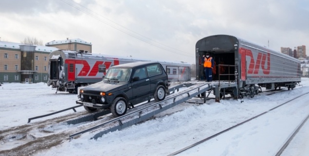Красноярская железная дорога протестировала услугу по доставке личных автомобилей на поезде