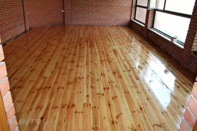 Пружинит деревянный пол: причины и решение проблемы