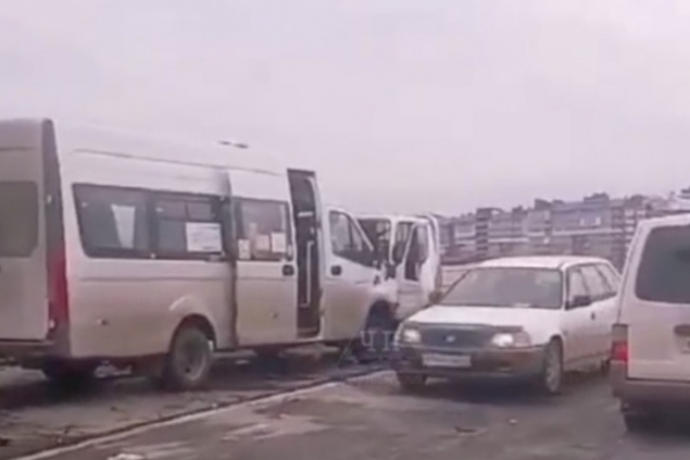 Маршрутка № 130 Красноярск — Сосновоборск столкнулась с грузовиком. Девять человек госпитализированы