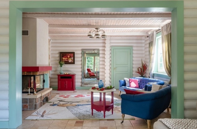 Как обновили деревянный сруб с помощью краски и новой мебели