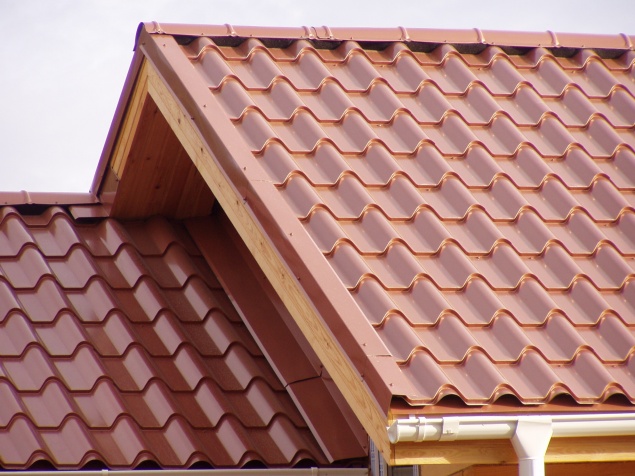 Что выбрать: ондулин или металлочерепицу? Сравниваем по 5 критериям