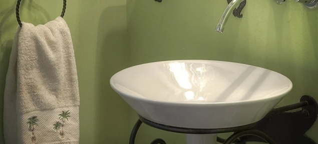 Санфаянс и санфарфор: отличия, которые стоит знать при выборе сантехники