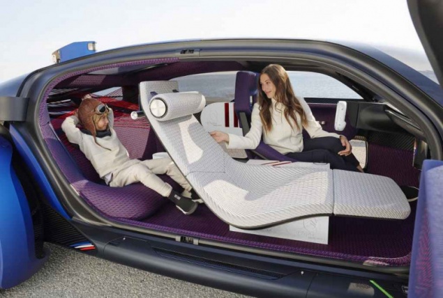 После смерти отца его вдова и несовершеннолетний сын унаследовали автомобиль. Может ли мать продать его?