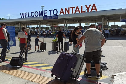В Турции задержали два авиарейса с россиянами