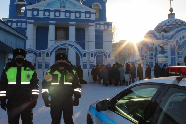 В Ачинске полицейские обеспечили охрану общественного порядка во время празднования Крещения Господня