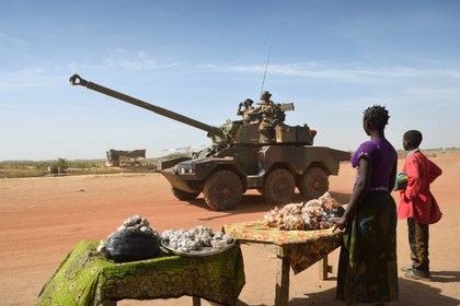 Франция продлила срок пребывания своих войск в Мали