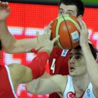 Сборная России обыграла турков на Евробаскете