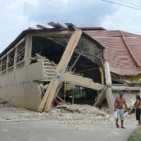 Число жертв землетрясения на Филиппинах превысило 150 человек