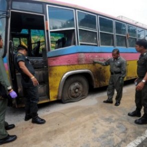 Школьный автобус попал в аварию на востоке Таиланда