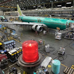 Boeing обеспокоился срывом поставок из Украины и России