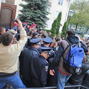 В Тернополе пытались штурмовать горсовет