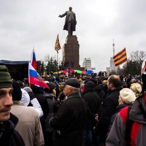 В Харькове произошла драка между футбольными фанатами и пророссийскими активистами