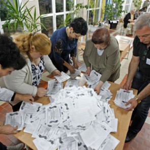 Почти все участники референдума проголосовали за независимость Луганской области