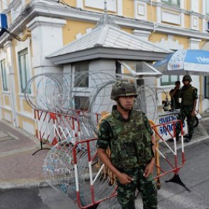 В Таиланде ввели комендантский час