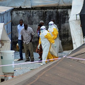 Вирус Эбола вызвал панику в Западной Африке