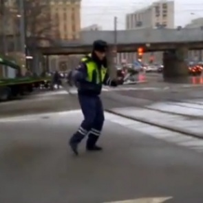 Полицейским в России разрешили проявлять хорошее настроение