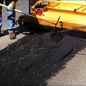 В Ужурском районе идёт ремонт дороги на территории ЗАО "Искра"